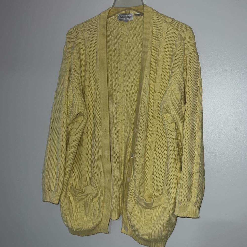 Cardigan 🧥💛 - Picture 2 of 8